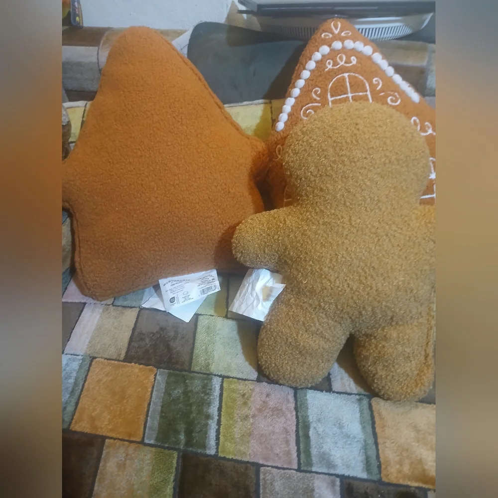 Gingerbread Man and House Holiday Decor Set Cushion